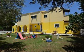 Roula'S Studios & Apartment